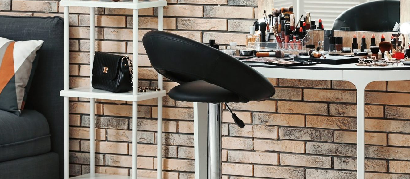 Buying Guide for the Best Makeup Chair